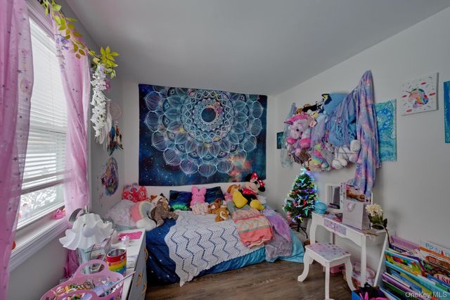 15 Snapper Court, Lindenhurst, NY 11757