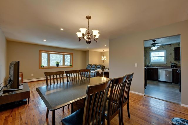 15 Snapper Court, Lindenhurst, NY 11757