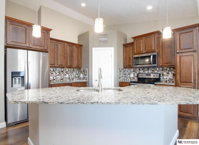 9250 Eagleton Lane, Lincoln, NE 68505