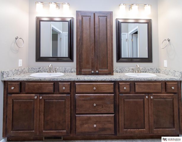 9250 Eagleton Lane, Lincoln, NE 68505