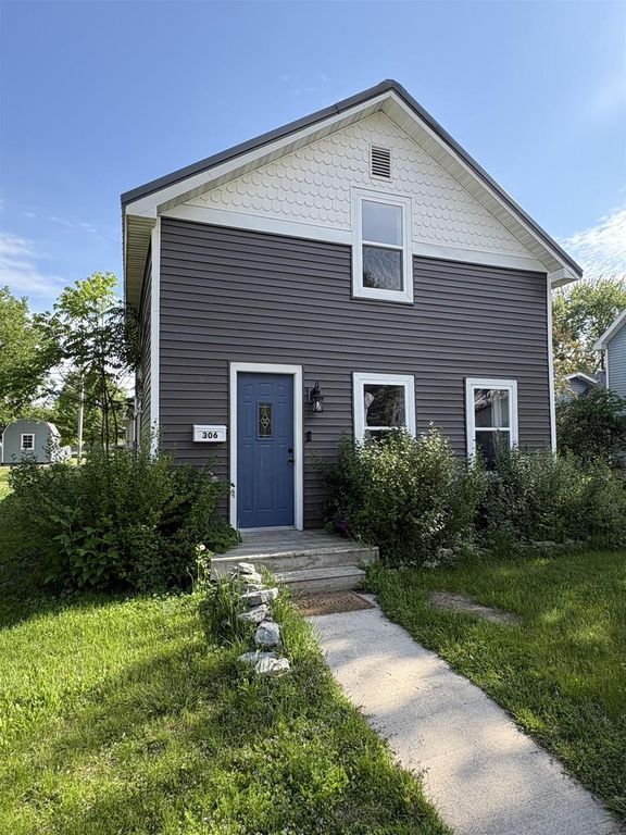 306 2ND STREET, Oconto, WI 54153
