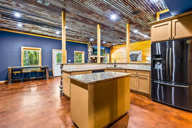 807 Whitehead Drive, Diboll, TX 75941