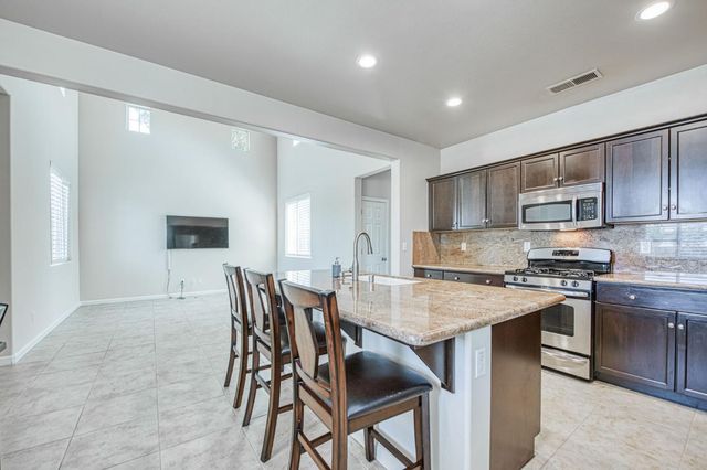 4122 Heritage Avenue, Clovis, CA 93619