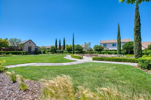 4122 Heritage Avenue, Clovis, CA 93619