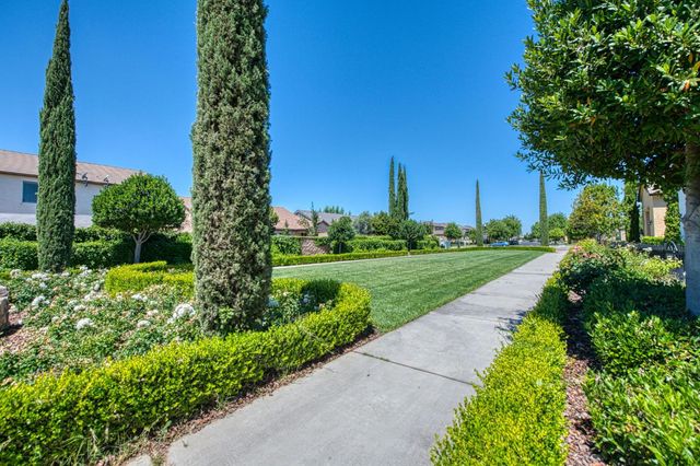 4122 Heritage Avenue, Clovis, CA 93619