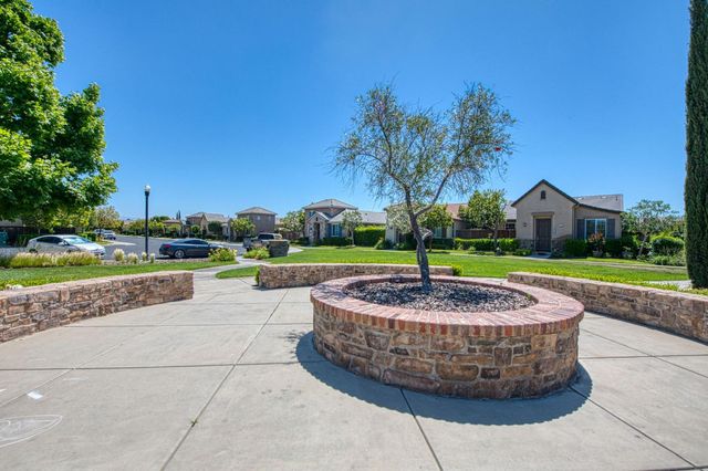 4122 Heritage Avenue, Clovis, CA 93619