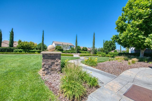 4122 Heritage Avenue, Clovis, CA 93619