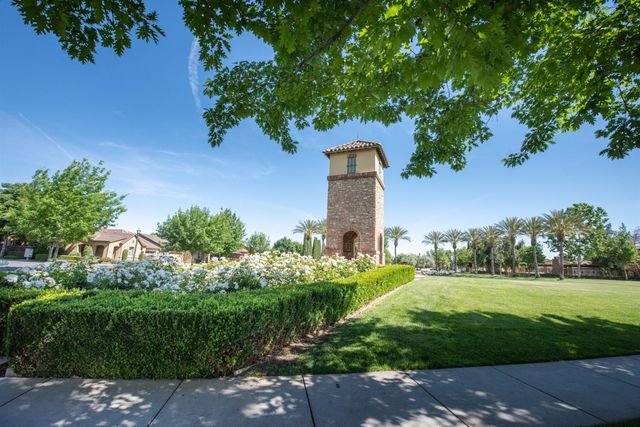 4122 Heritage Avenue, Clovis, CA 93619