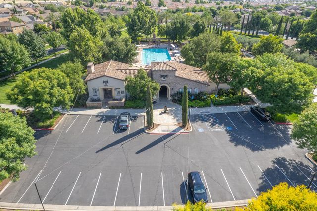 4122 Heritage Avenue, Clovis, CA 93619