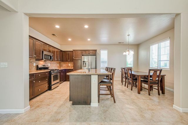 4122 Heritage Avenue, Clovis, CA 93619