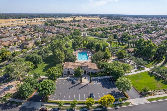 4122 Heritage Avenue, Clovis, CA 93619