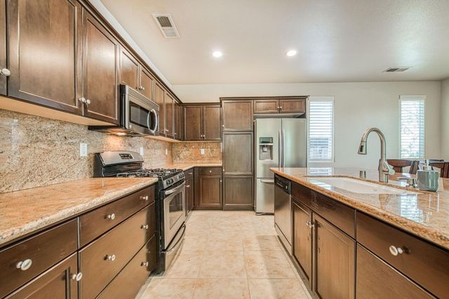 4122 Heritage Avenue, Clovis, CA 93619