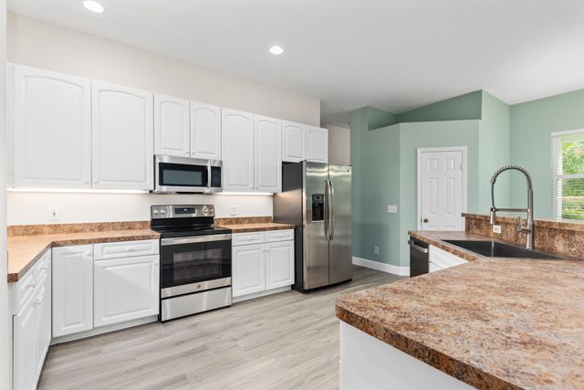 501 NW Pine Sap Place, Jensen Beach, FL 34957