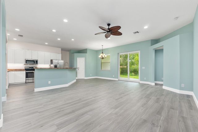 501 NW Pine Sap Place, Jensen Beach, FL 34957