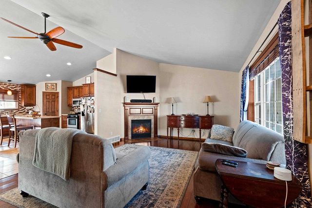 4824 ISABELLA CIRCLE, Hobart, WI 54155