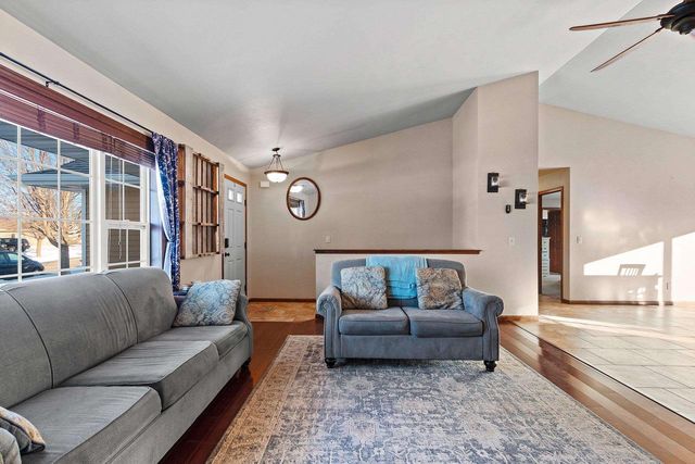 4824 ISABELLA CIRCLE, Hobart, WI 54155