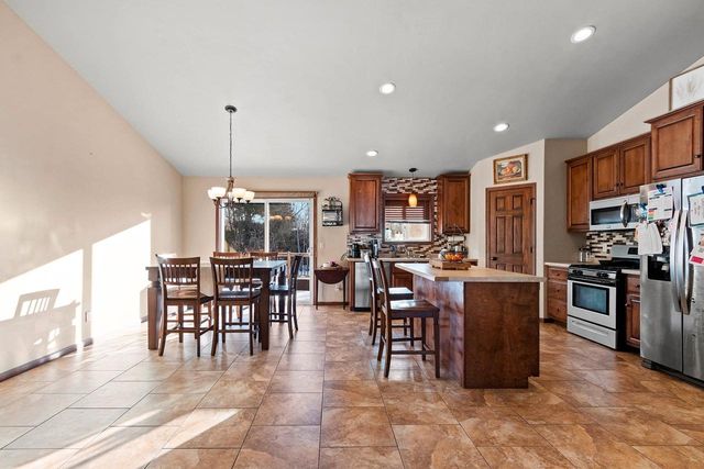 4824 ISABELLA CIRCLE, Hobart, WI 54155