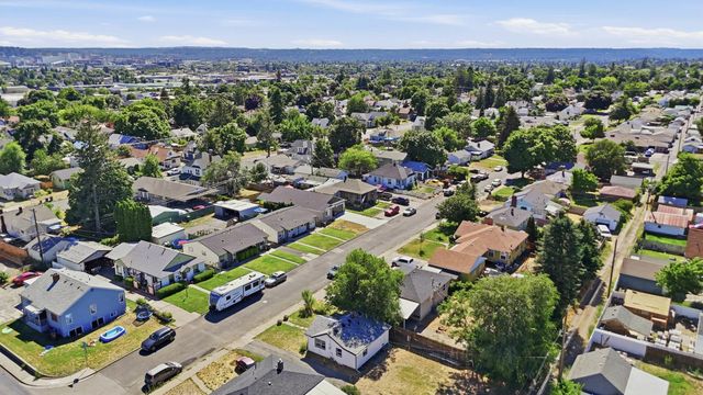 923 E Courtland Ave, Spokane, WA 99207