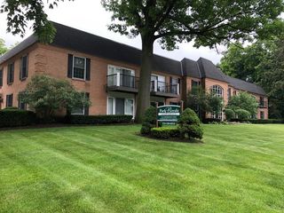 207 W Park Avenue 206, Libertyville, IL 60048