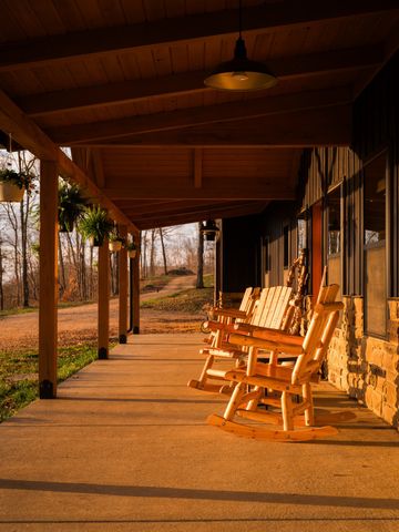 7050 Bakerville Rd, Waverly, TN 37185