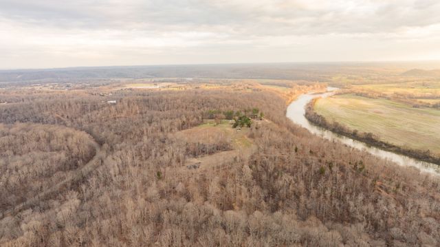 7050 Bakerville Rd, Waverly, TN 37185