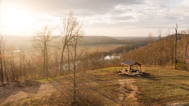 7050 Bakerville Rd, Waverly, TN 37185