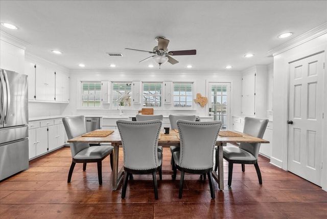 462 Exotic Isle Drive, Bay City, TX 77457