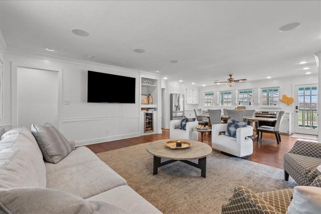 462 Exotic Isle Drive, Bay City, TX 77457