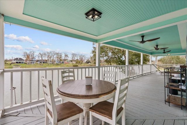 462 Exotic Isle Drive, Bay City, TX 77457