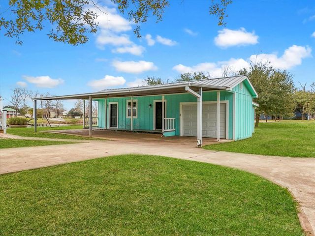 462 Exotic Isle Drive, Bay City, TX 77457