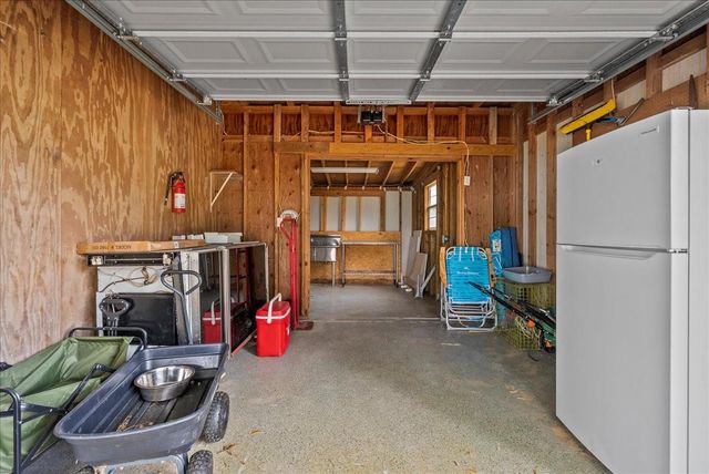 462 Exotic Isle Drive, Bay City, TX 77457