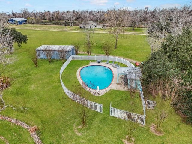 462 Exotic Isle Drive, Bay City, TX 77457
