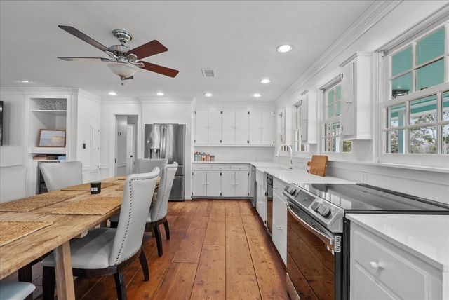 462 Exotic Isle Drive, Bay City, TX 77457