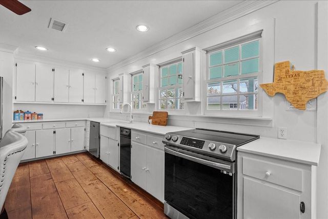 462 Exotic Isle Drive, Bay City, TX 77457