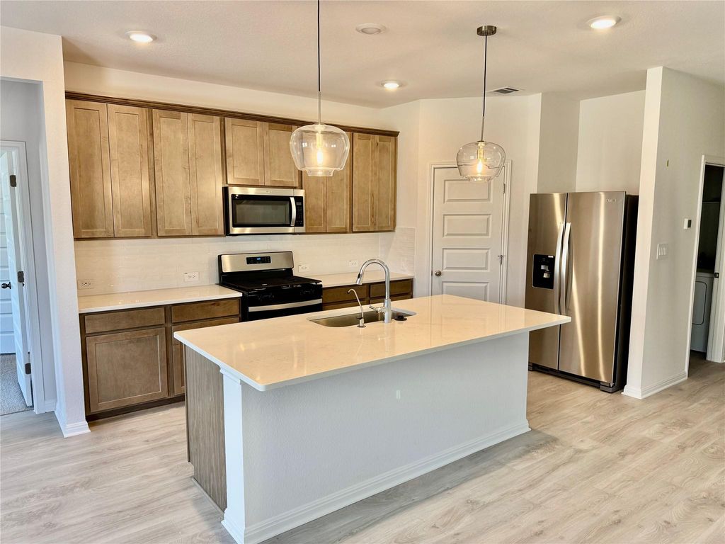 470 El Capitan LOOP, Dripping Springs, TX 78620