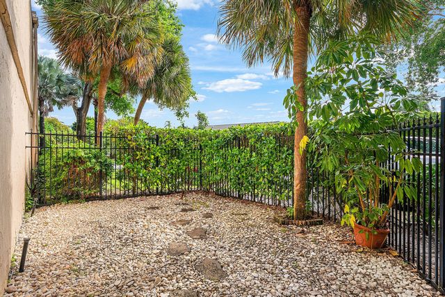 5664 Santiago Circle, Boca Raton, FL 33433