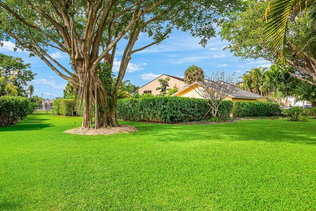 5664 Santiago Circle, Boca Raton, FL 33433
