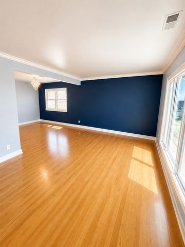 7942 W Addison Street 3, Chicago, IL 60634