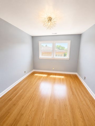 7942 W Addison Street 3, Chicago, IL 60634
