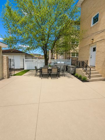 7942 W Addison Street 3, Chicago, IL 60634