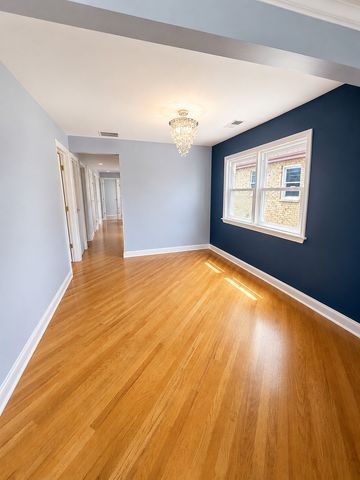 7942 W Addison Street 3, Chicago, IL 60634
