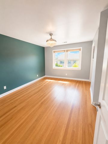 7942 W Addison Street 3, Chicago, IL 60634