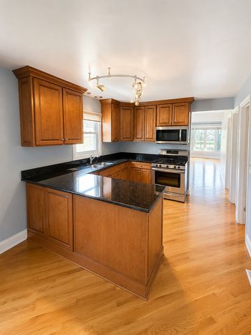 7942 W Addison Street 3, Chicago, IL 60634