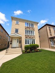 7942 W Addison Street 3, Chicago, IL 60634