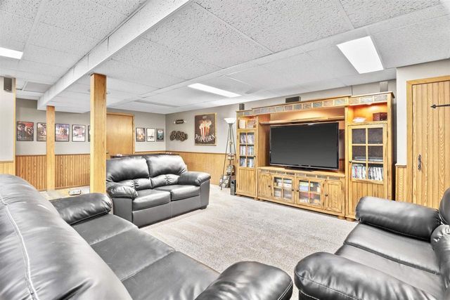 1002 Cherrywood Drive, Waukesha, WI 53188