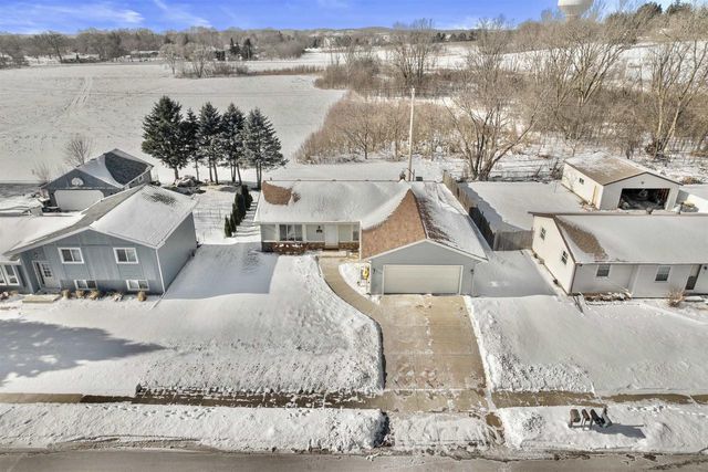 1002 Cherrywood Drive, Waukesha, WI 53188