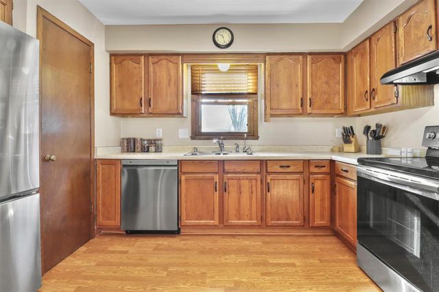 1002 Cherrywood Drive, Waukesha, WI 53188