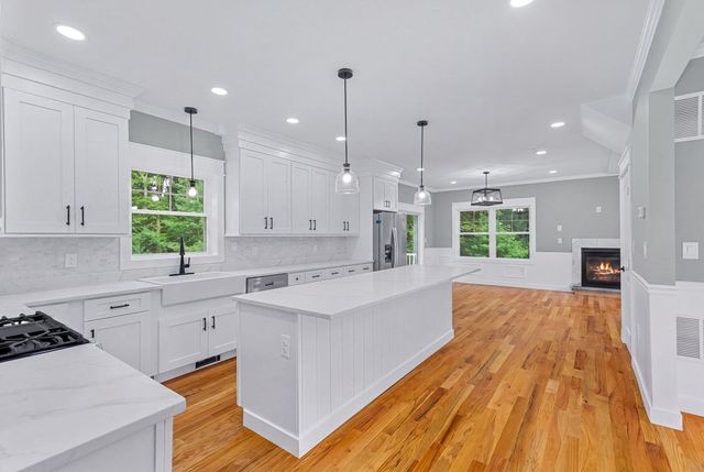 163 Hope St, Seekonk, MA 02771
