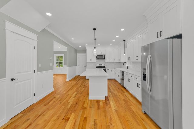 163 Hope St, Seekonk, MA 02771