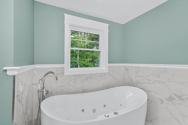 163 Hope St, Seekonk, MA 02771